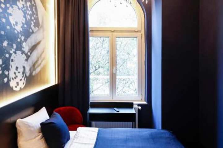 Room 17 of 100