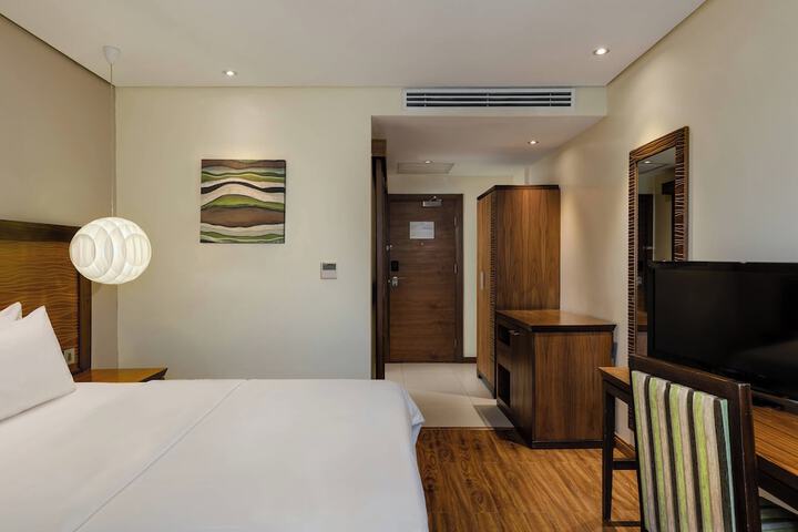 Room 10 of 42