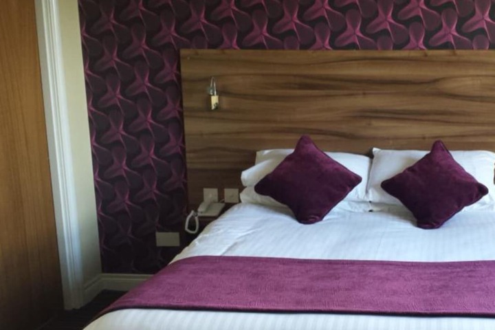Room 4 of 32