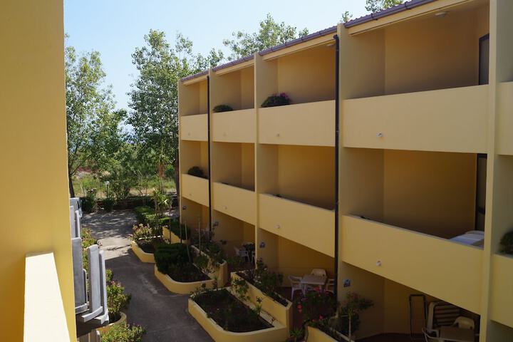 Room 10 of 63