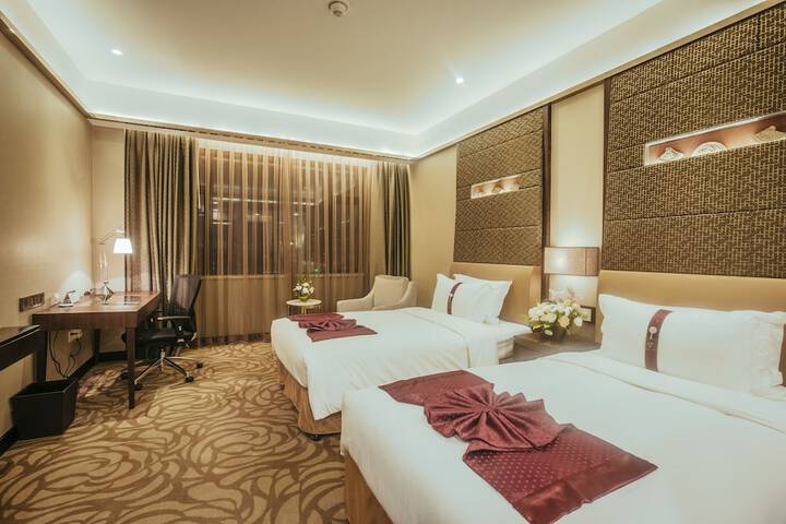 Room 5 of 79