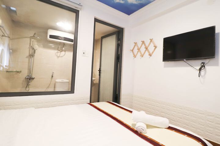 Room 5 of 15