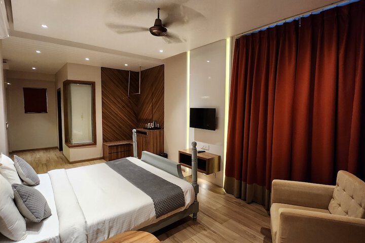 Room 5 of 68