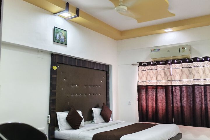 Room 3 of 10