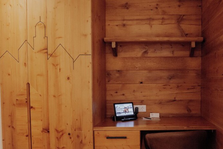 Room 13 of 64
