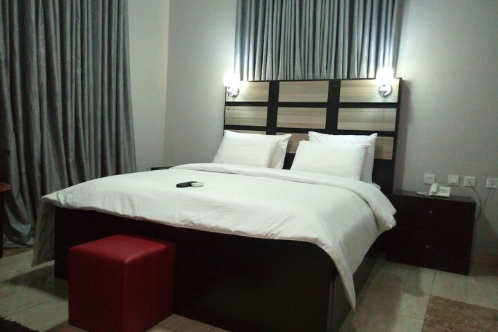 Room 5 of 28