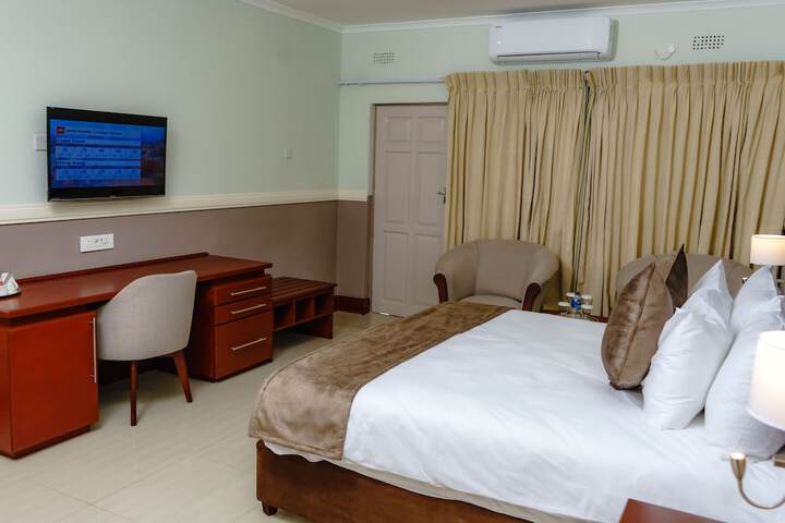 Room 5 of 42