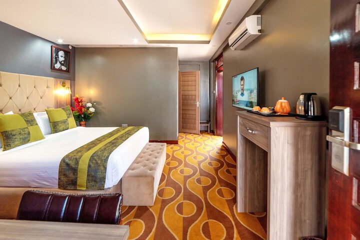 Room 27 of 93