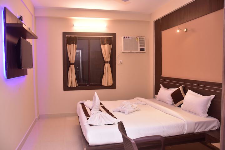 Room 5 of 13