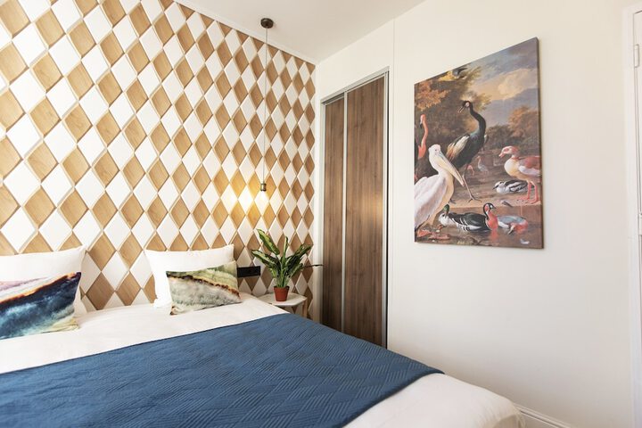 Room 28 of 100