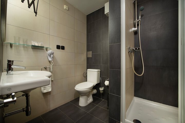 Room 17 of 25