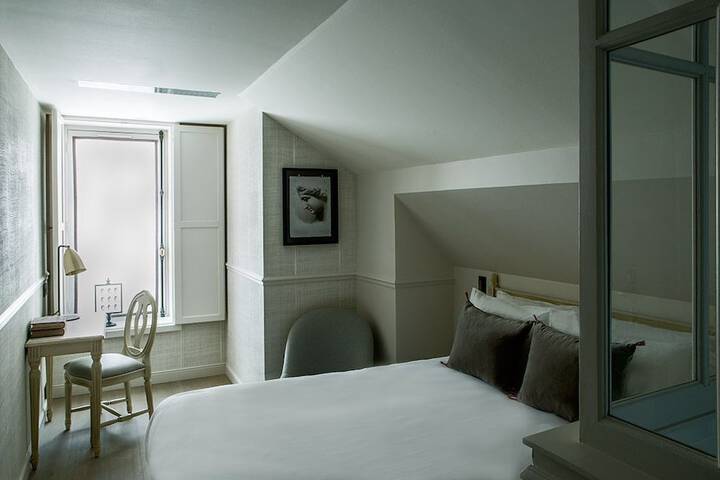 Room 31 of 76