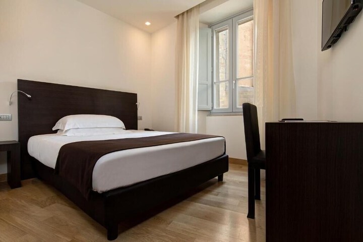 Room 5 of 32