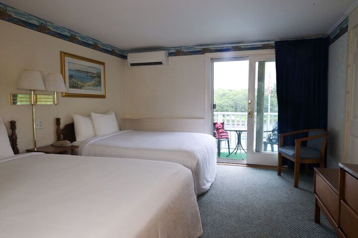 Room 2 of 8