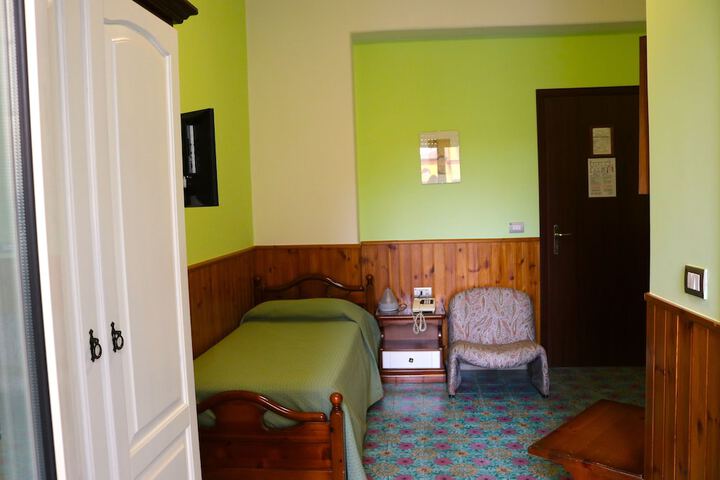 Room 26 of 63