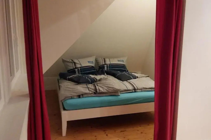 Room 4 of 15