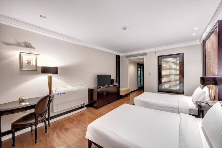Room 13 of 53