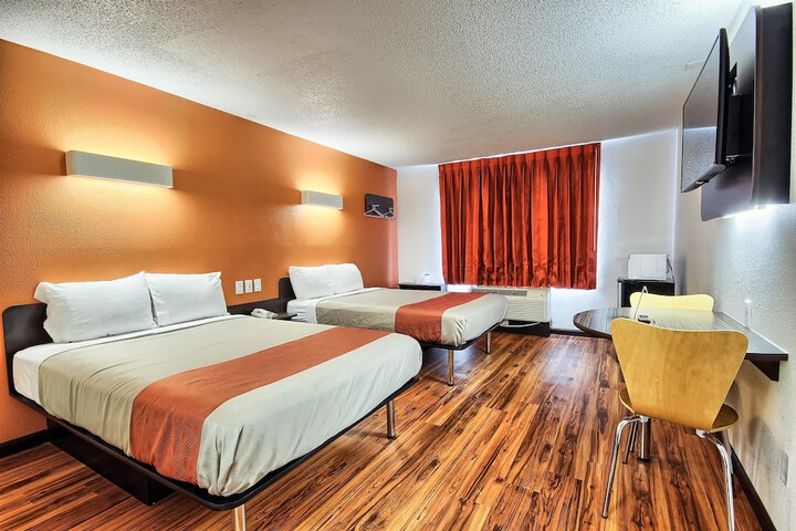 2 Double Beds (1 of 6)