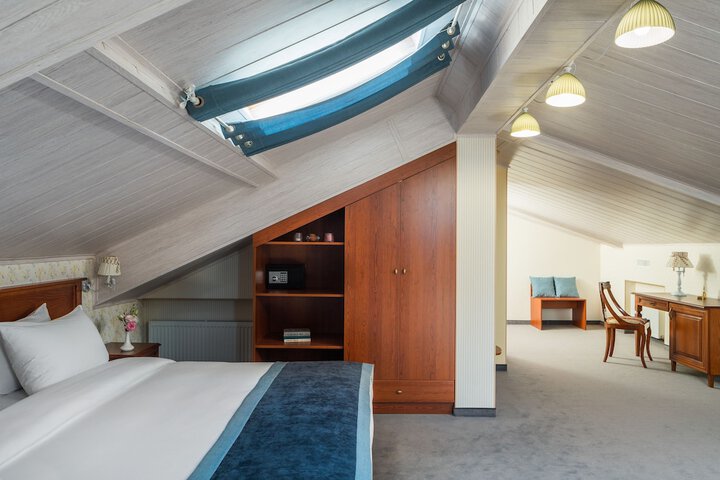 Room 10 of 54