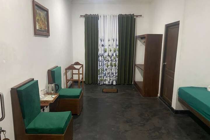 Room 5 of 93
