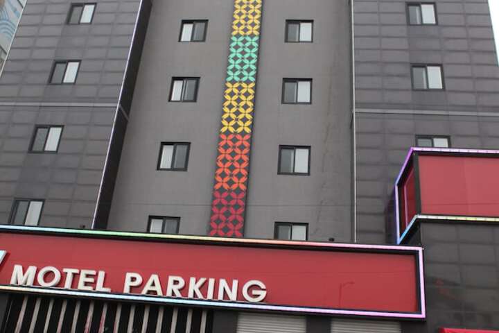 V Hotel