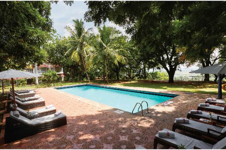 Pools & Facilities