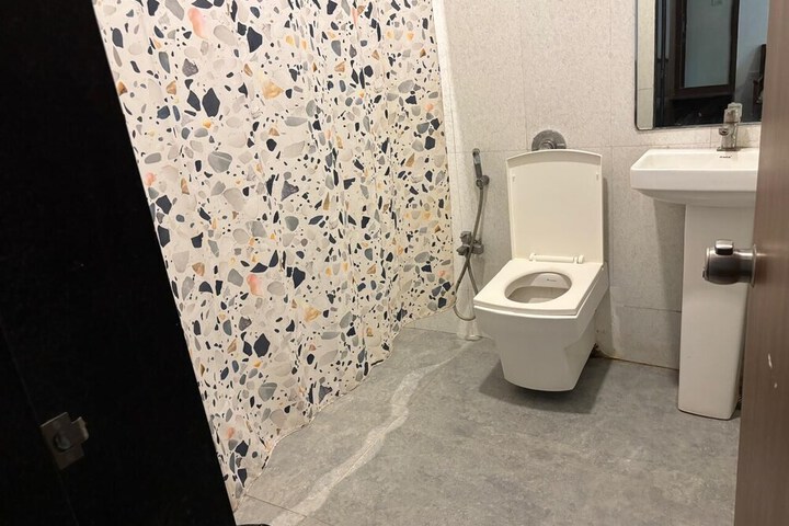 Room 14 of 21
