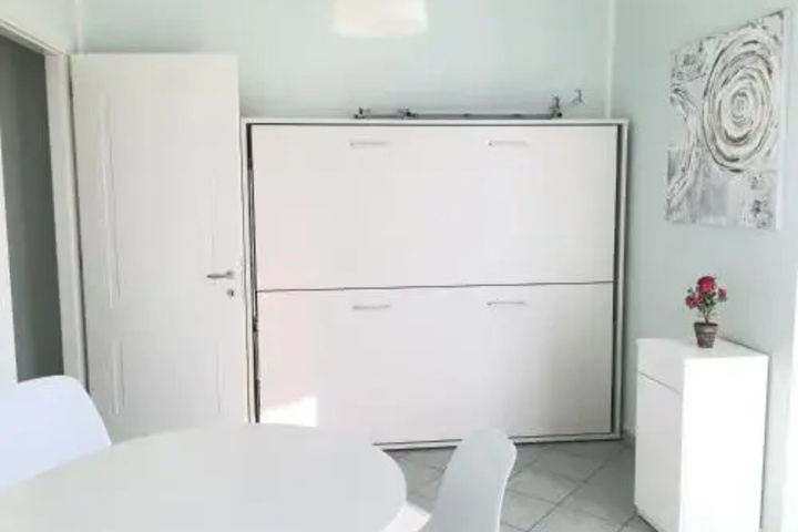 Room 6 of 15