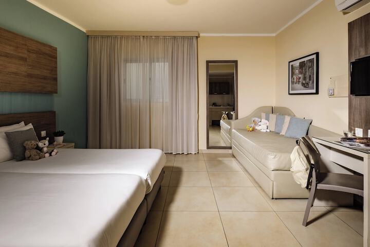 Room 8 of 32