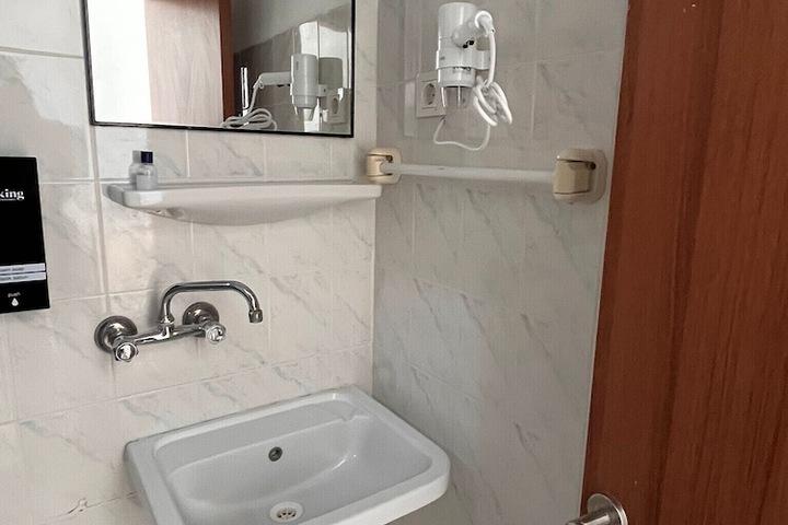 Room 8 of 13