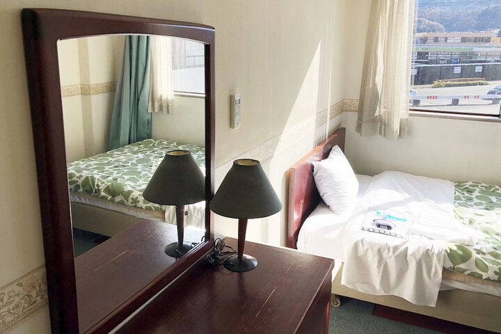 Room 6 of 24