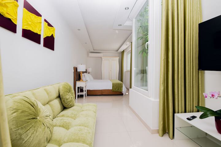 Room 27 of 77