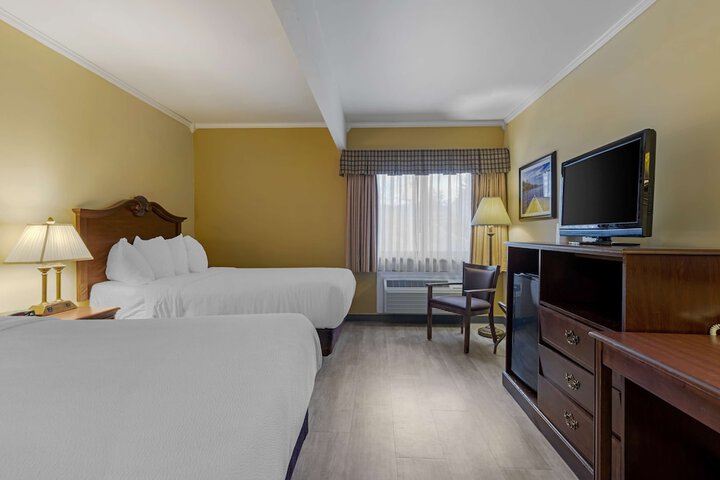 Double Accessible Queen Size Bed (22 of 28)