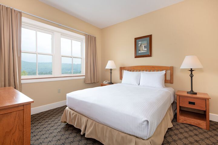 1 King Bed (6 of 22)