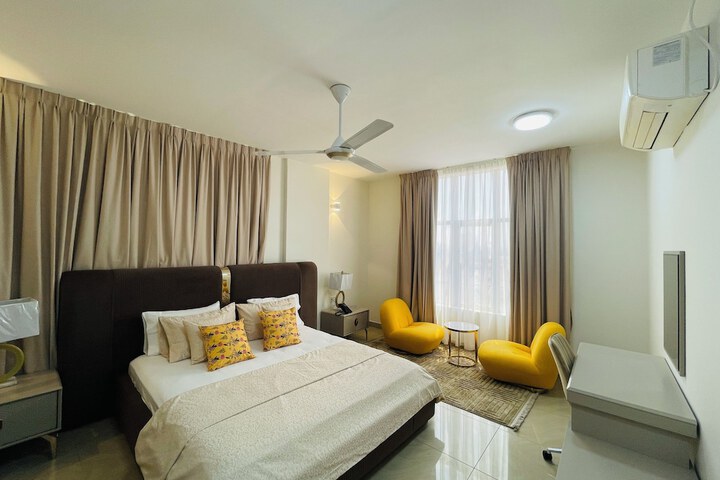Room 7 of 13