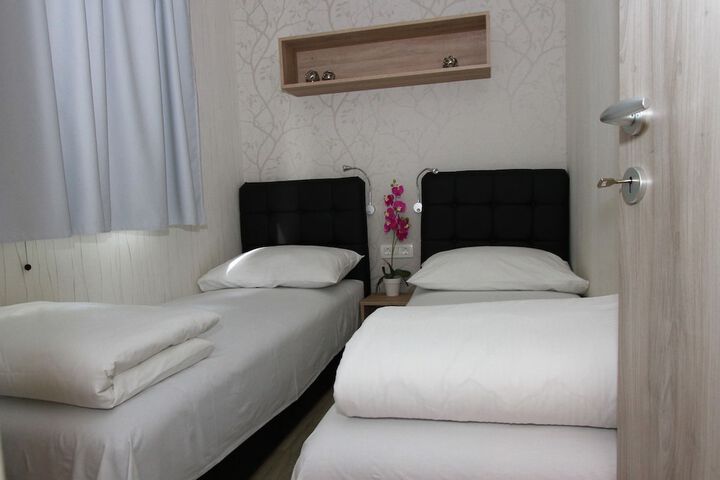 Room 2 of 71