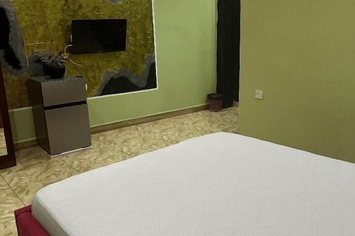 Room 5 of 11