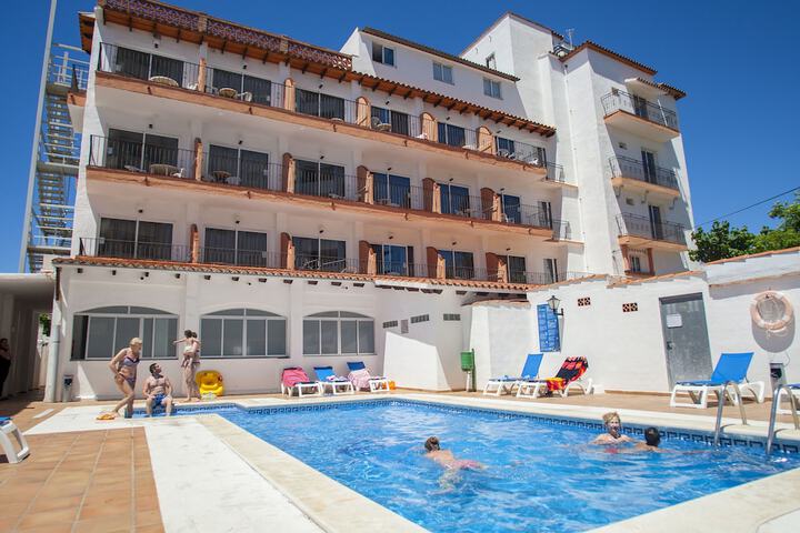 Pools & Facilities