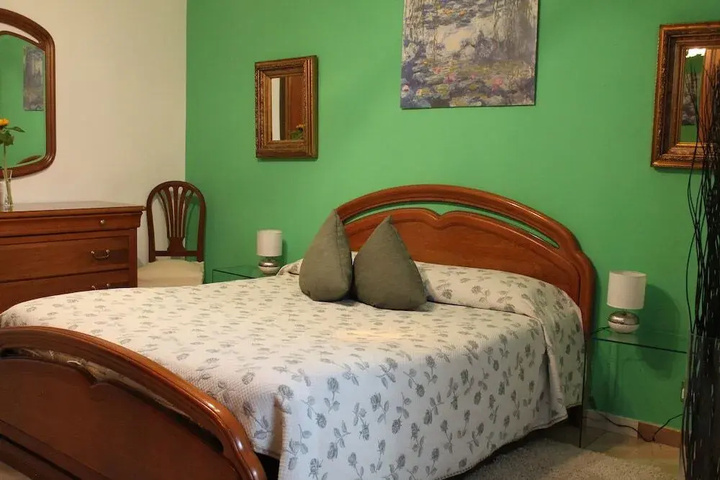Room 4 of 18