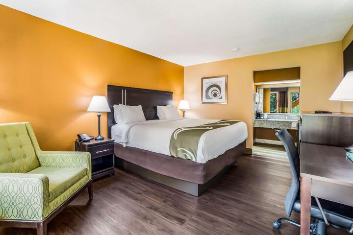 1 King Bed (4 of 30)