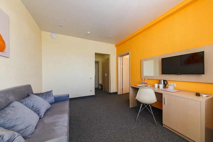 Room 11 of 33