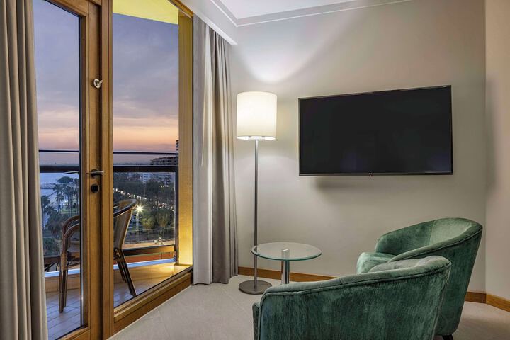 Room 30 of 151