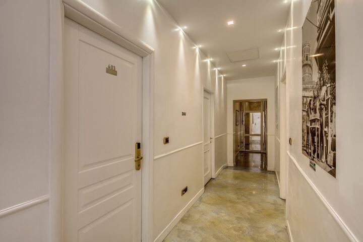 Ballroom/Hall 22 of 28