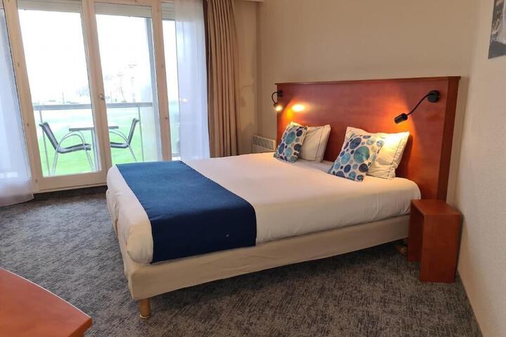 Room 9 of 46