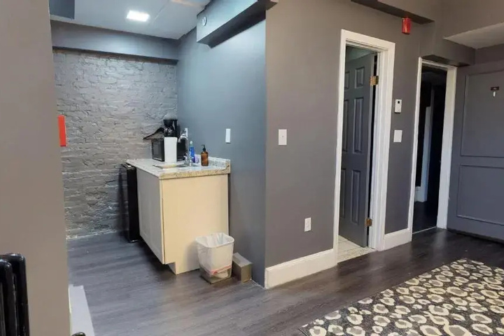 Room 7 of 9