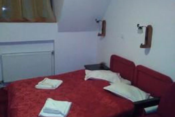 Room 16 of 33