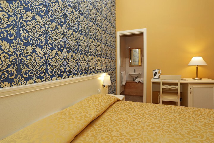 Room 8 of 37