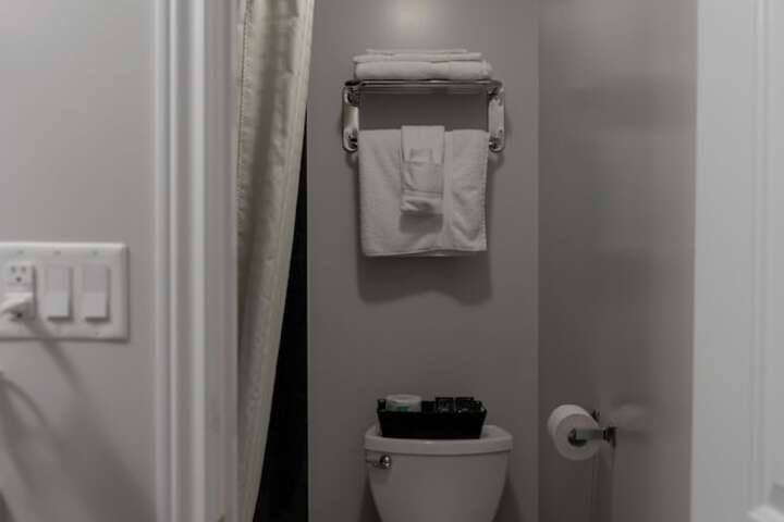 Room 26 of 38
