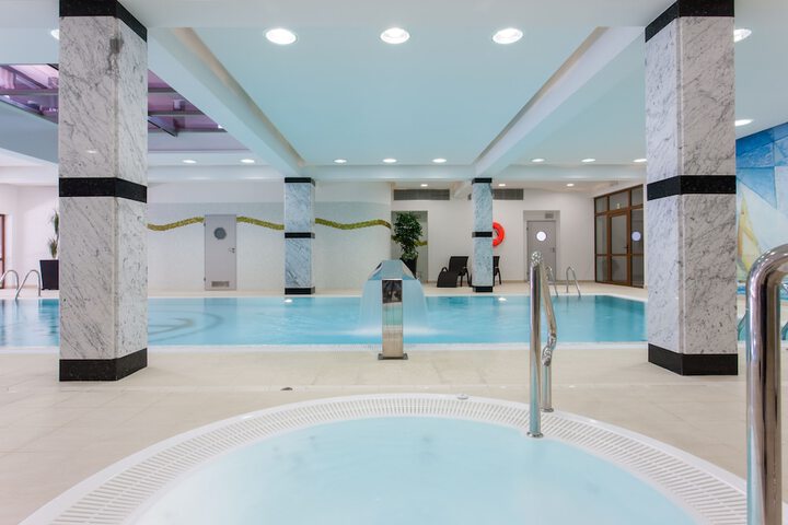 Pool 17 of 48