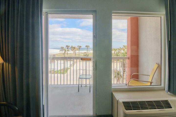 Room 26 of 77